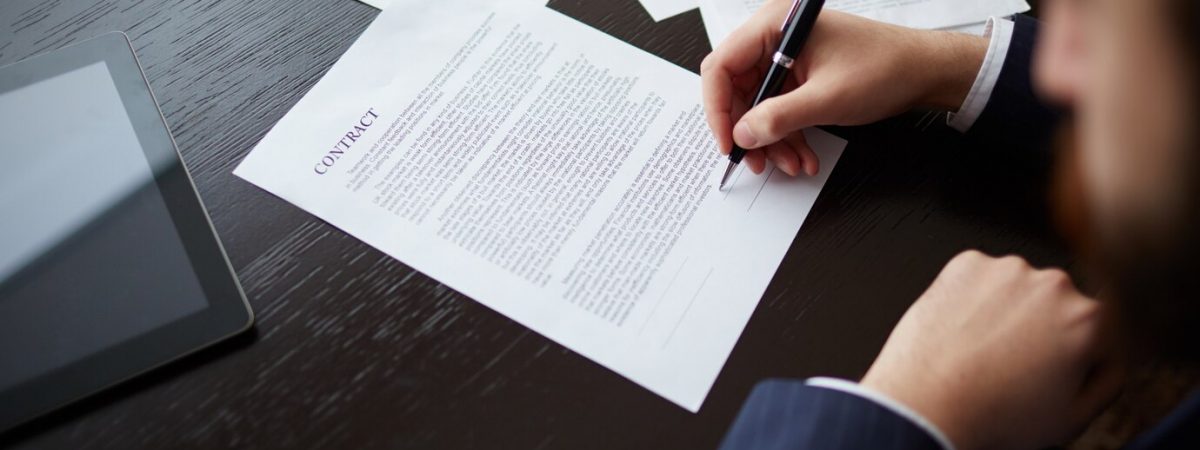 executive-prepared-sign-contract_1098-3654
